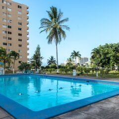 Апартаменты Deluxe Turtle Towers Apartments бассейн