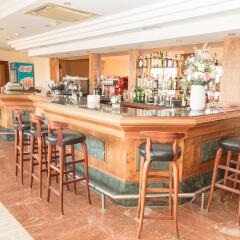 Hotel Club SIllot гостиничный бар