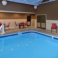 Отель Comfort Suites East бассейн фото 2