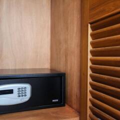 Hostel At 8 Sukhumvit Bangkok Бангкок сейф в номере