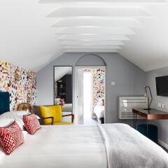 The Lodge Hotel - Putney сейф в номере