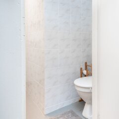 Отель Wehost Mechelininkatu 15 a 25 Финляндия, Хельсинки - отзывы, цены и фото номеров - забронировать отель Wehost Mechelininkatu 15 a 25 онлайн ванная фото 2
