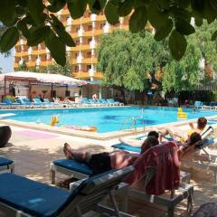 Hotel Majestic Mamaia бассейн