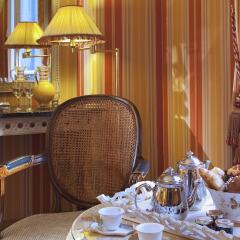 Hotel Chambiges Elysées в номере