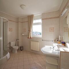 Отель FESTIVAL Hotel Apartments Чехия, Карловы Вары - отзывы, цены и фото номеров - забронировать отель FESTIVAL Hotel Apartments онлайн ванная фото 8
