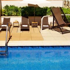 Hotel Gran Derby Suites Барселона бассейн