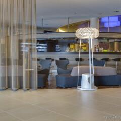 Отель Radisson Blu Hamburg Airport Гамбург гостиничный бар