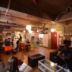 Kimchee Sinchon Guesthouse - Hostel гостиничный бар