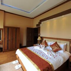 The Golden Lake Hotel комната для гостей