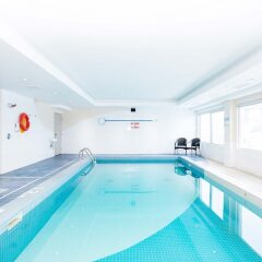 Отель Sandman Hotels & Suites Calgary West Канада, Калгари - отзывы, цены и фото номеров - забронировать отель Sandman Hotels & Suites Calgary West онлайн бассейн