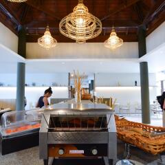 Отель Andaman Cannacia Resort & Spa Таиланд, пляж Ката - 1 отзыв об отеле, цены и фото номеров - забронировать отель Andaman Cannacia Resort & Spa онлайн гостиничный бар