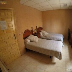 Отель Hostal La Casa de Enfrente бассейн