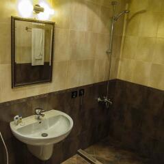 Отель Gloria Palace Hotel Болгария, София - 3 отзыва об отеле, цены и фото номеров - забронировать отель Gloria Palace Hotel онлайн ванная фото 2