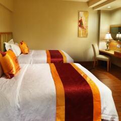 Guangzhou The Royal Garden Hotel сейф в номере