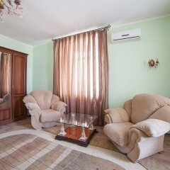 Гостиница Family-Hotel в Кургане отзывы, цены и фото номеров - забронировать гостиницу Family-Hotel онлайн Курган комната для гостей фото 2