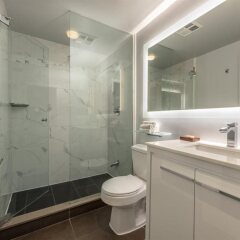 Отель Executive Hotel Cosmopolitan Toronto Канада, Торонто - отзывы, цены и фото номеров - забронировать отель Executive Hotel Cosmopolitan Toronto онлайн ванная фото 2