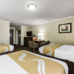 Отель Quality Inn & Suites Los Angeles Airport - LAX комната для гостей фото 5