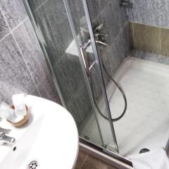 Отель Hostal Lesseps Барселона ванная