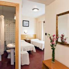 Отель Hostal Tropical Испания, Олива - отзывы, цены и фото номеров - забронировать отель Hostal Tropical онлайн ванная