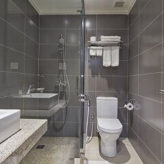 Апартаменты DB Court Serviced Apartment - Managed by Dragon Fly Ho Chi Minh Хошимин ванная фото 2
