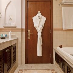 Отель Arjaan by Rotana Dubai Media City ванная фото 2