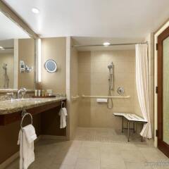 Outrigger Reef Waikiki Beach Resort in Honolulu, United States of America from 375$, photos, reviews - zenhotels.com bathroom