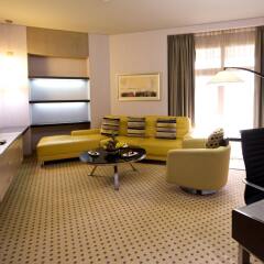 TIME Grand Plaza Hotel комната для гостей