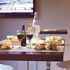 Standing Hotel Suites в номере