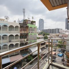 Отель The Aiyapura Bangkok балкон