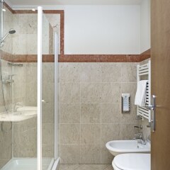 Отель B&B Hotel Padova Италия, Падуя - 1 отзыв об отеле, цены и фото номеров - забронировать отель B&B Hotel Padova онлайн ванная