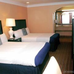 Отель Hollywood Inn Express South Лос-Анджелес удобства в номере фото 2