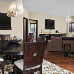 Отель Four Points by Sheraton Hotel & Suites Calgary West Канада, Калгари - отзывы, цены и фото номеров - забронировать отель Four Points by Sheraton Hotel & Suites Calgary West онлайн удобства в номере