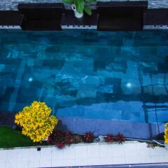 Отель Ngoc Sinh Homestay бассейн