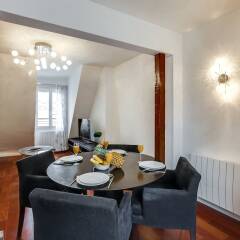 Апартаменты Rue Cler - Eiffel Tower View Apartment в номере