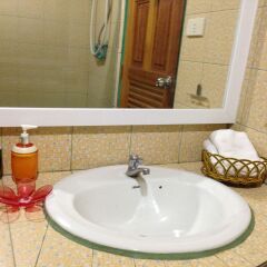 Waterside Boutique Hotel Бангкок ванная фото 2