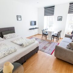Отель Central Apart 1 Min To Metro And Garage Вена комната для гостей фото 5