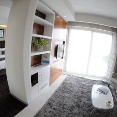 The George, Urban Boutique Hotel сейф в номере