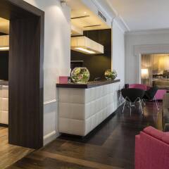 Отель Hôtel Le Canberra - Hôtels Ocre et Azur гостиничный бар