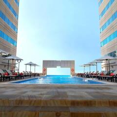 Отель Media Rotana Dubai бассейн фото 2