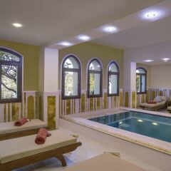 Отель The Cove Rotana Resort бассейн