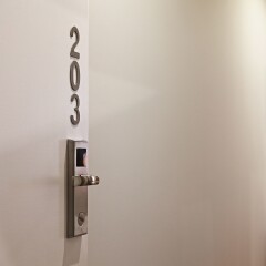 Отель B The Guest Downtown сейф в номере