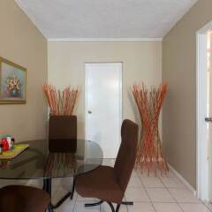 Отель Kingston Most Centrally Located One Bdrm удобства в номере