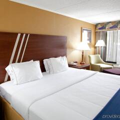 Comfort Inn Roanoke Civic Center in Roanoke, United States of America from 128$, photos, reviews - zenhotels.com guestroom photo 2