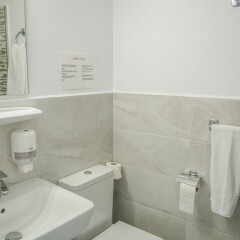 Отель Apartamentos Loar Ferreries ванная