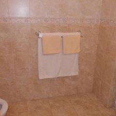 Отель Fotiadis Hotel Rooms & Studios Болгария, Велико Тырново - отзывы, цены и фото номеров - забронировать отель Fotiadis Hotel Rooms & Studios онлайн ванная фото 2