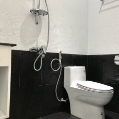 Отель Vivid Garden Homestay Вьетнам, Нячанг - отзывы, цены и фото номеров - забронировать отель Vivid Garden Homestay онлайн ванная