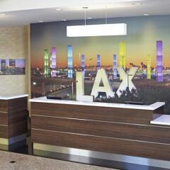 Отель Embassy Suites Los Angeles - International Airport/North США, Лос-Анджелес - отзывы, цены и фото номеров - забронировать отель Embassy Suites Los Angeles - International Airport/North онлайн фитнесс-зал фото 3