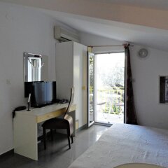 Отель Sun Rose Apartments Черногория, Свети-Стефан - отзывы, цены и фото номеров - забронировать отель Sun Rose Apartments онлайн комната для гостей фото 4