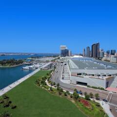 Отель Hilton San Diego Bayfront пляж