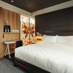 Отель Alt Hotel Calgary East Village Канада, Калгари - отзывы, цены и фото номеров - забронировать отель Alt Hotel Calgary East Village онлайн комната для гостей фото 3